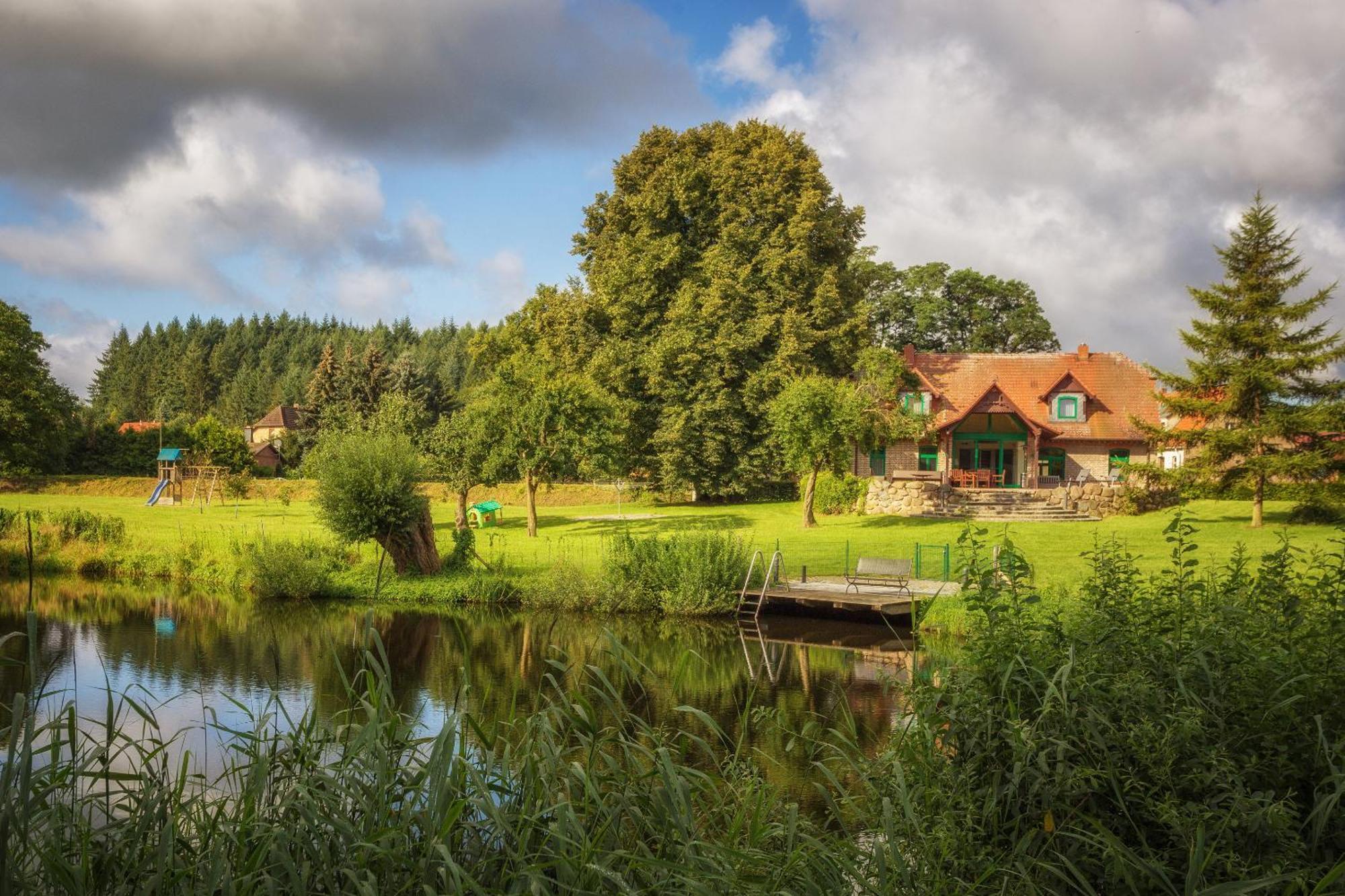 J1 Idyllisches Ferienhaus Mit Seeblick Julchendorf Eksteriør billede